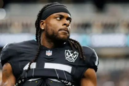 Davante Adams Takes a Swipe at the Bears.